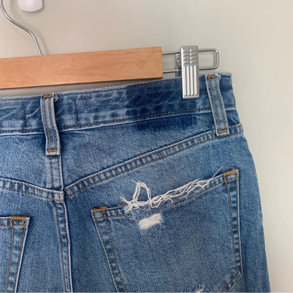 Abercrombie & Fitch High Rise Annie Distressed Girlfriend Jean Size 2/26 - Picture 5 of 9